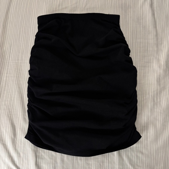 Sunday Best Aritzia Skirt - Picture 1 of 3